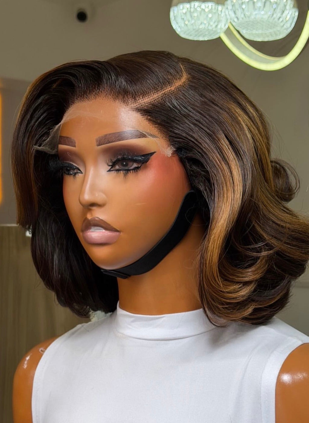 Layered Wavy Bob Brown blonde, 6BY6 HD Closure 10 Inches Wig