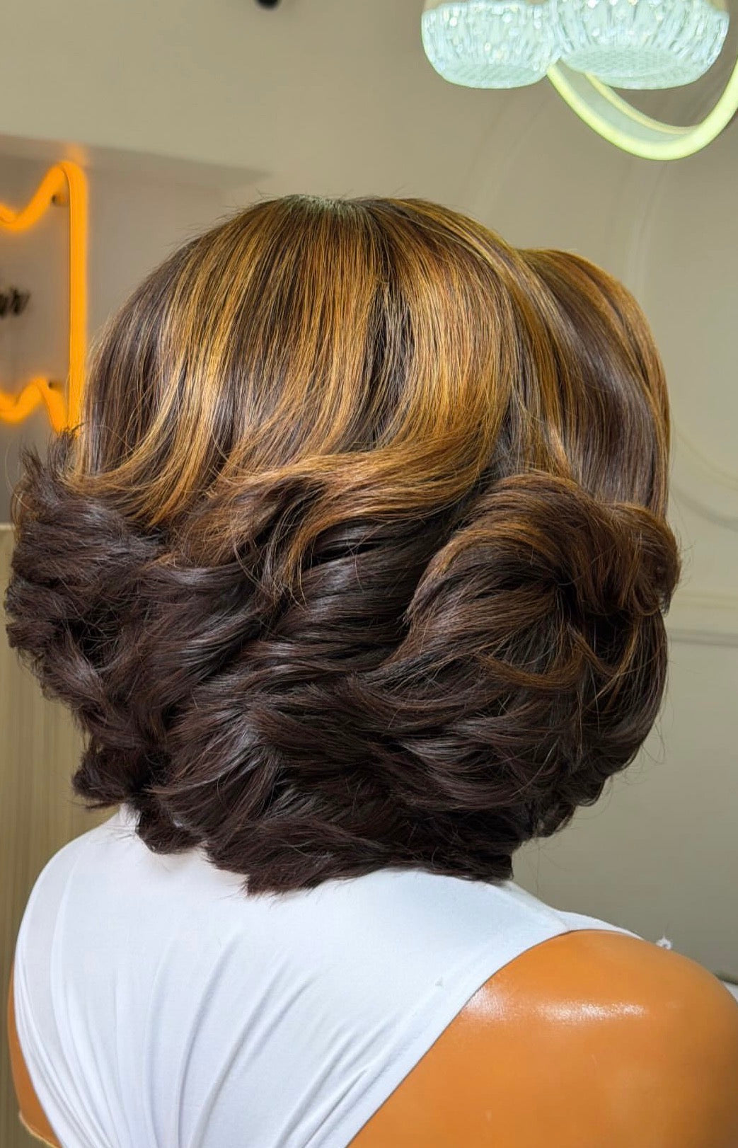 Layered Wavy Bob Brown blonde, 6BY6 HD Closure 10 Inches Wig
